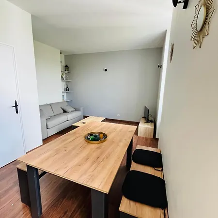 Logement 4 Pers - Coeur De Ville - Calme - Boite A Cle Arrivee Autonome A Partir De 16H00 Depart 11H00 Cholet Exterior foto